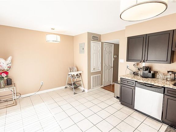 4th image of 1729 Newport Pl APT 6