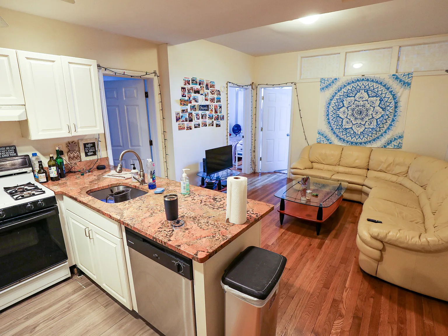 3 bed, 900 sqft, $5,050 — Photo 3