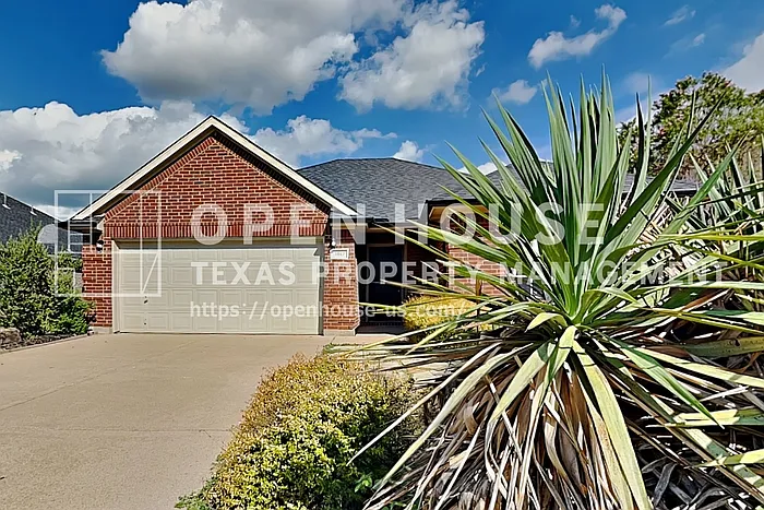 1017 Cutting Horse Dr — Photo 1