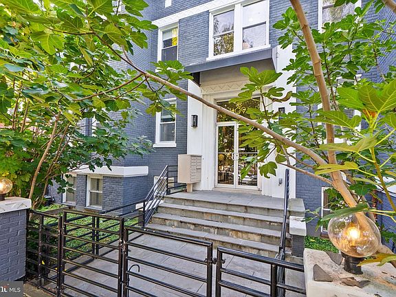 2nd image of 1409 G St NE APT 22