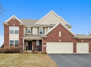 2457 Moutray Ln, North Aurora, IL 60542