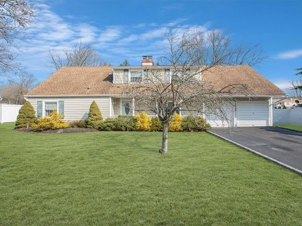 1289 Waverly Avenue, Farmingville, NY 11738