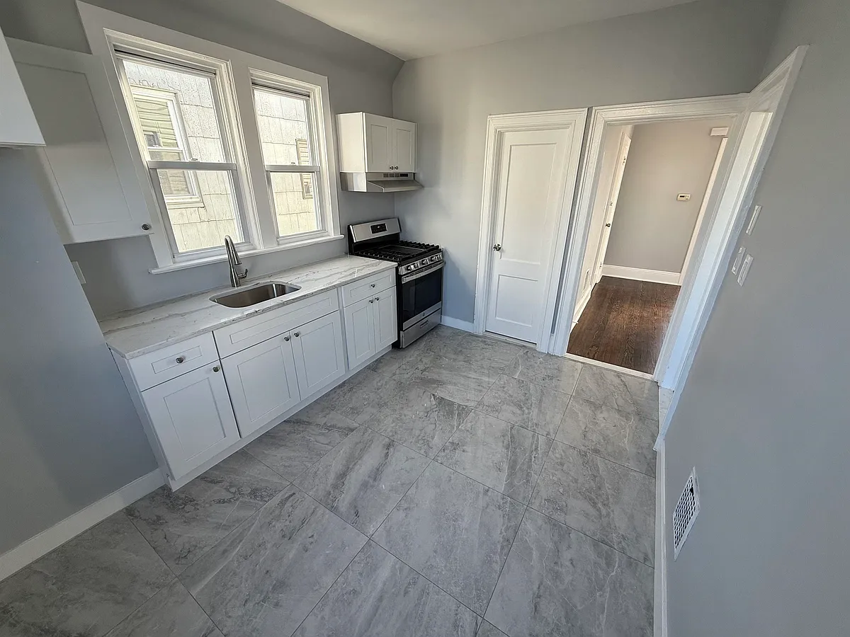 Photo 2 of 12 - 308 Pearsall Ave #2 - Jersey City, NJ Building Photo - 308 Pearsall Ave #2