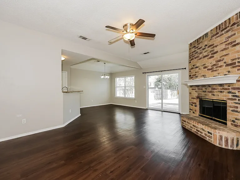 1040 Glencrest Dr — Photo 5