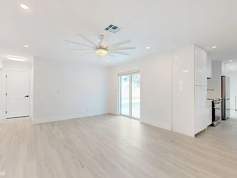 4761 NE 28th Ave — Photo 17