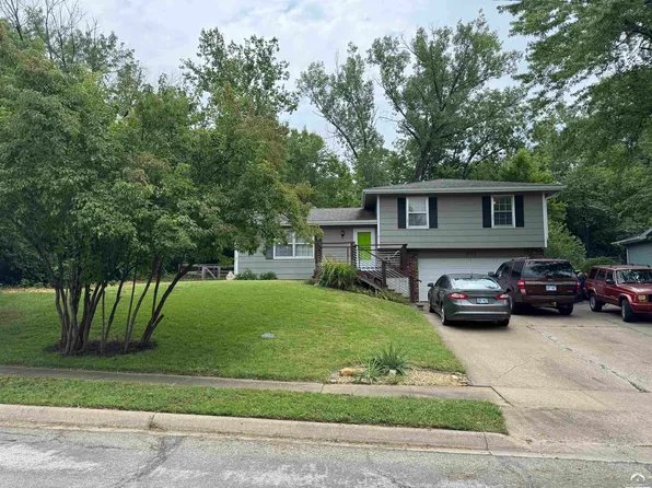1902 Melholland Rd, Lawrence, KS 66047