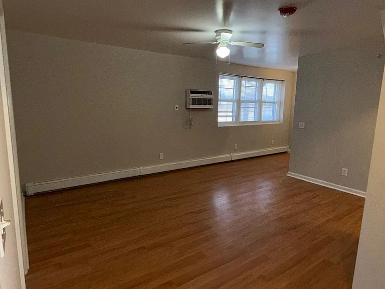 158 N 8th St #6 — Photo 5
