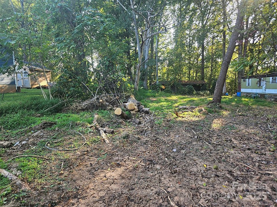 2nd image of 105 Highlander St