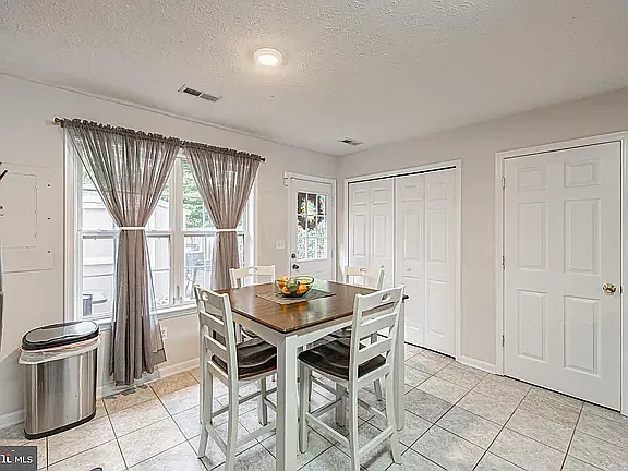 3 bed, 1494 sqft, $2,600 — Photo 3