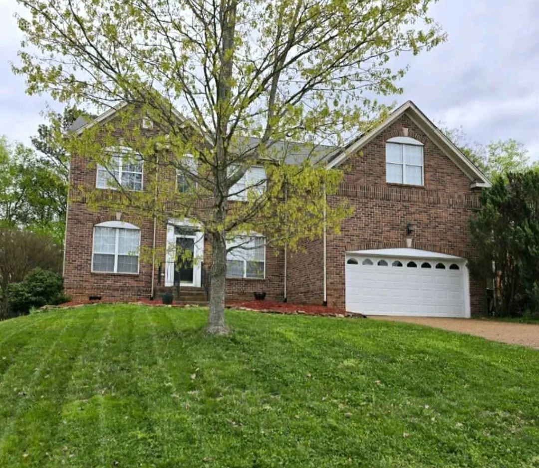 6 bed, 3250 sqft, $3,150 — Photo 1