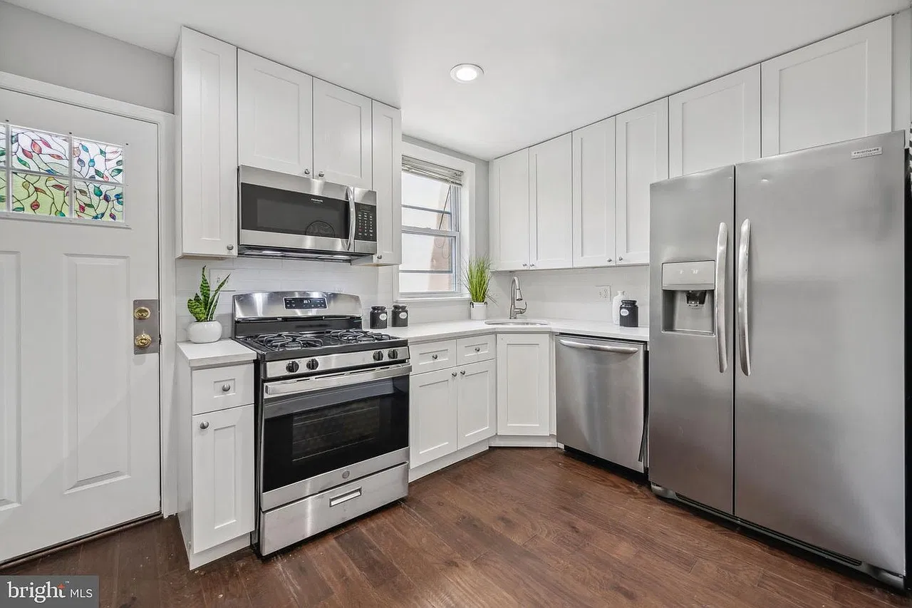 3 bed, 2109 sqft, $2,300 — Photo 3