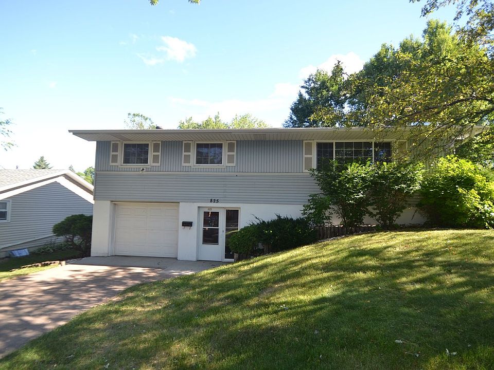 1st image of 825 49 1/2 Ave NE