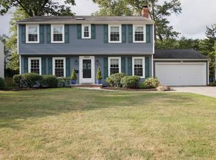 28207 Knickerbocker Rd, Bay Village, OH 44140