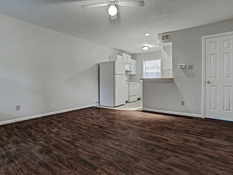 802 Stanford — Photo 8