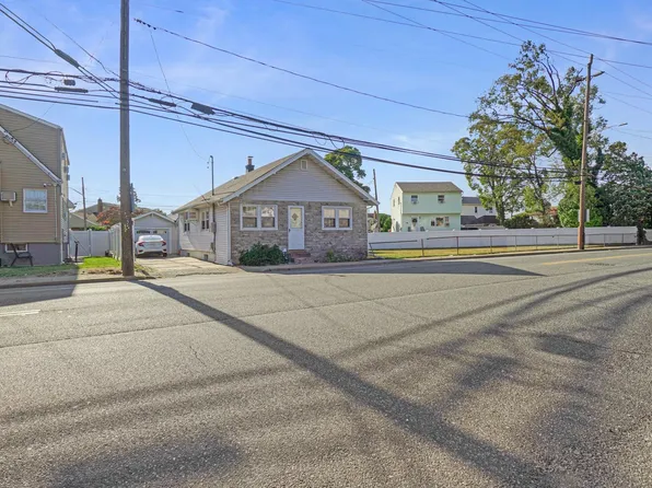 616 Meachem Avenue, Elmont, NY 11003