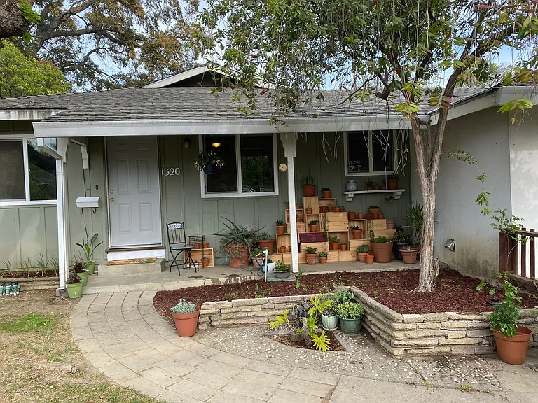 1320 Redwood Ln — Photo 1