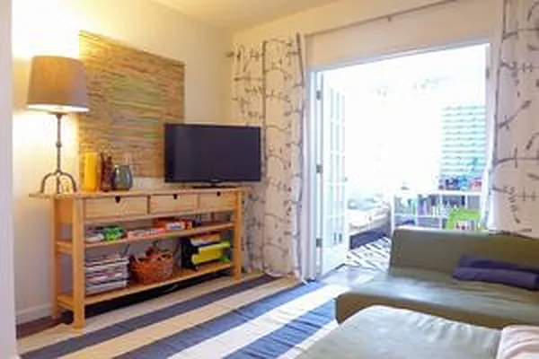 Rented by City Connections Realty | media 10