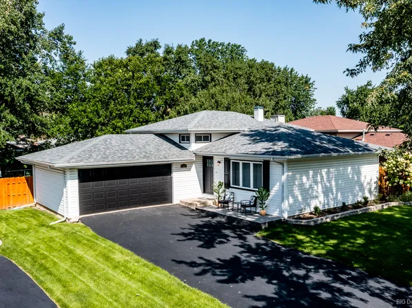 709 N Reef Rd, Lockport, IL 60441