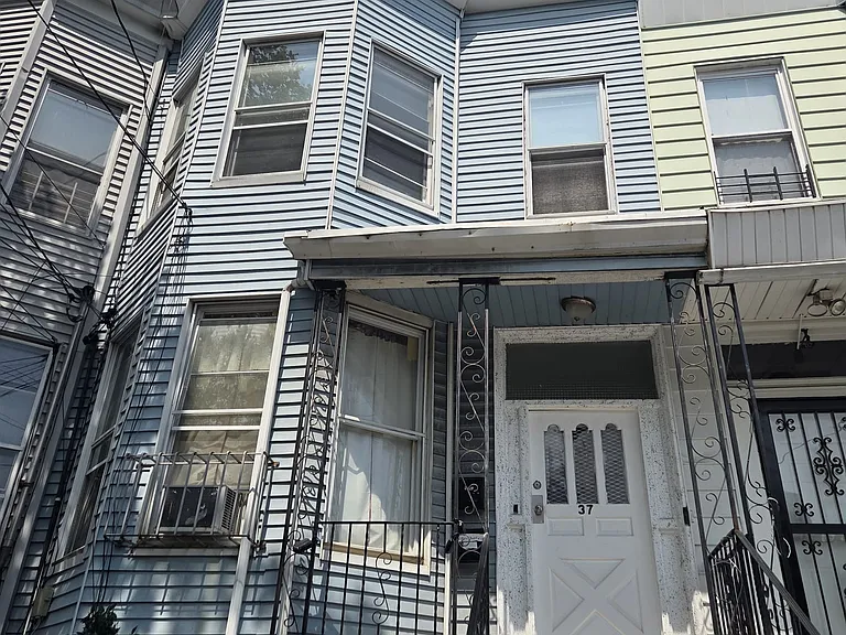 37 Arlington Ave #2 — Photo 1