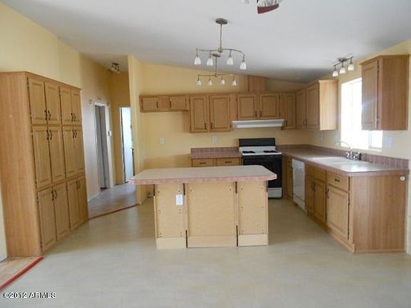 3rd image of 2175 N Plaza Dr