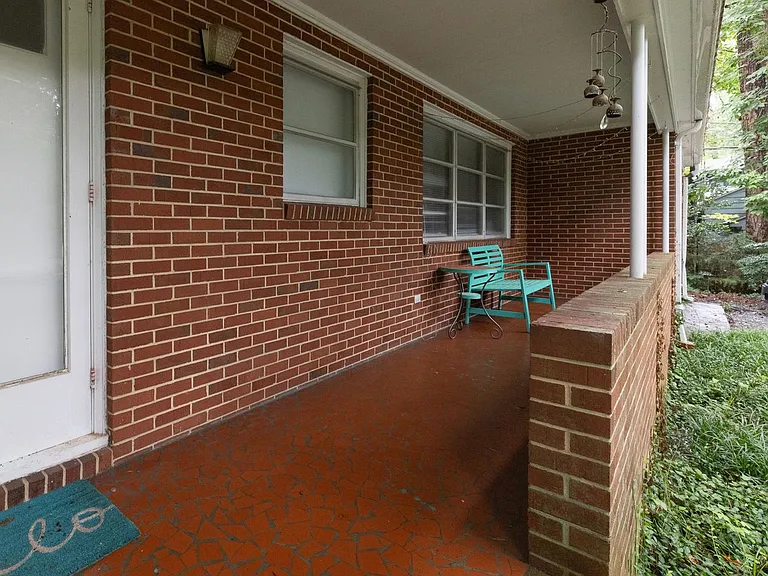 1115 Woodburn Rd — Photo 5