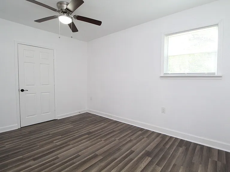 6037 Syrcle Ave — Photo 11