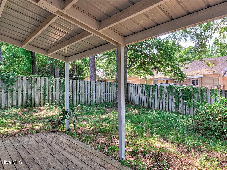 2528 Commons Trce — Photo 43