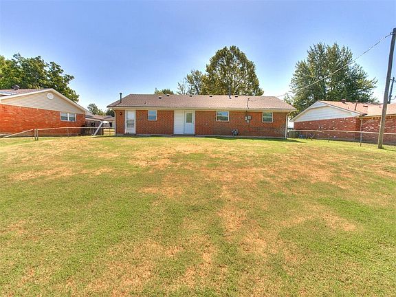 3rd image of 124 N Ranchwood Blvd