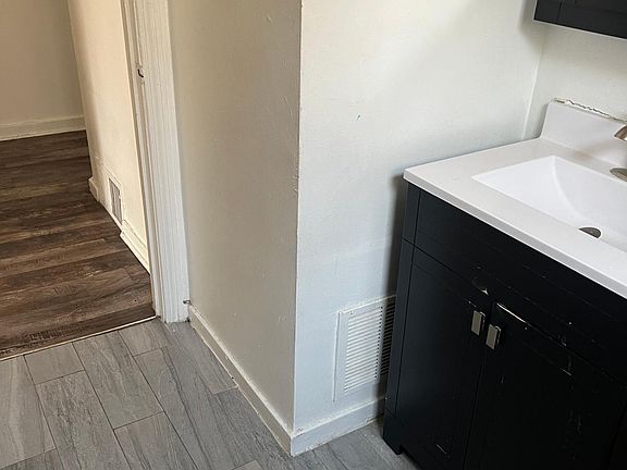 3rd image of 4919 Hull St