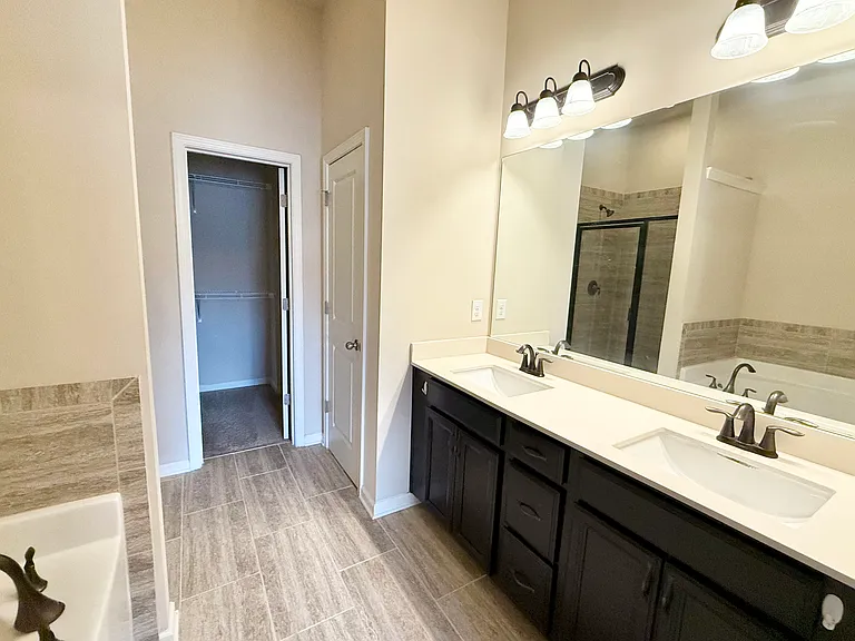 7075 Elmwood Ridge Ct — Photo 15