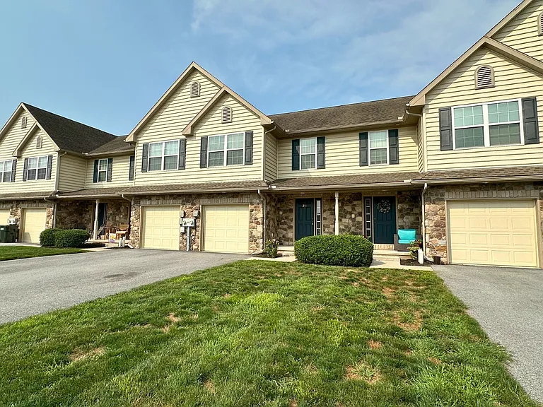 210 Mount Olive Ln — Photo 2