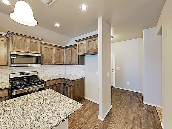 4th image of 713 Saddleback Mesa Dr
