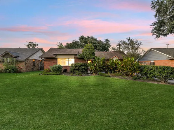 2205 Lazybrook Dr, Houston, TX 77008