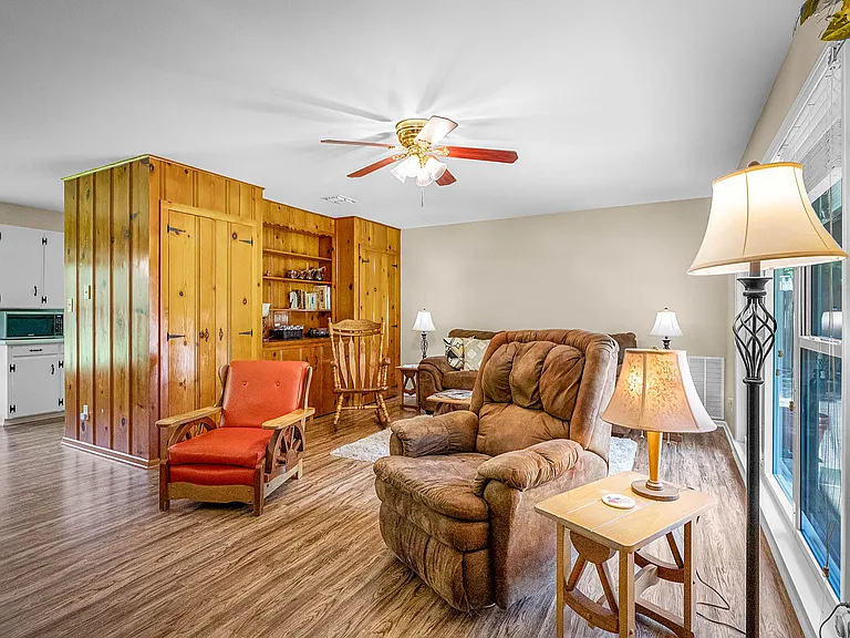 2052 Gruene Rd — Photo 10