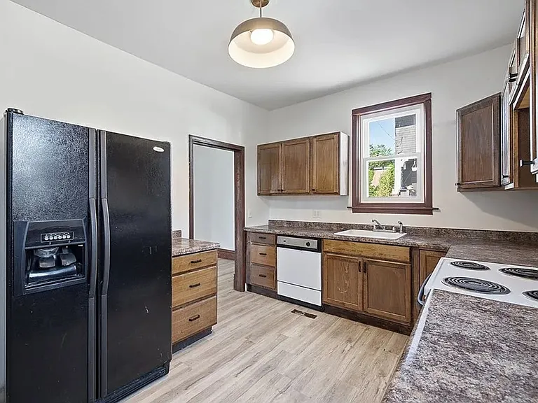 174 Marion Ave — Photo 11