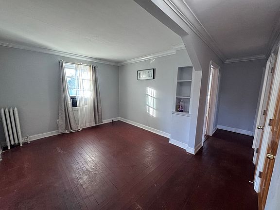 4th image of 49 Gladys St Floor 1