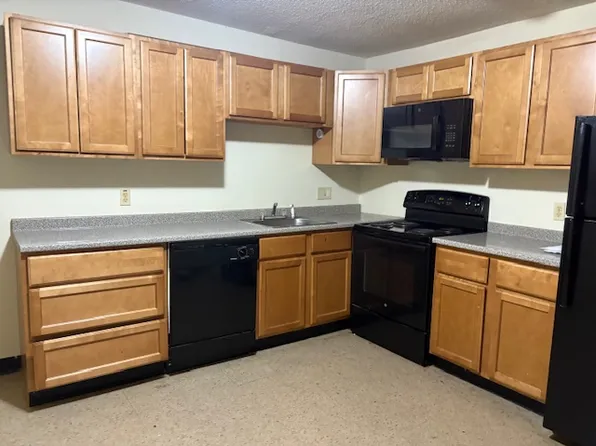 73C Manchester St APT 3, Leominster, MA 01453