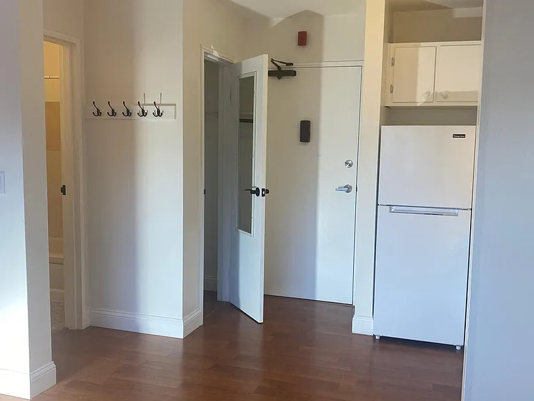 322 Clifton Ave — Photo 7