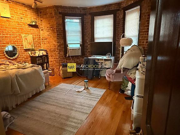 2nd image of 220 Park Dr