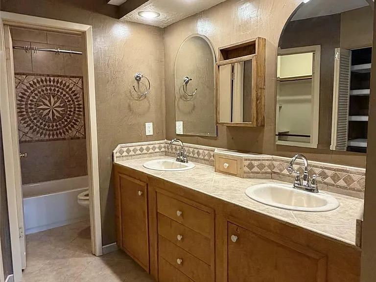 13323 Wells River Dr — Photo 11