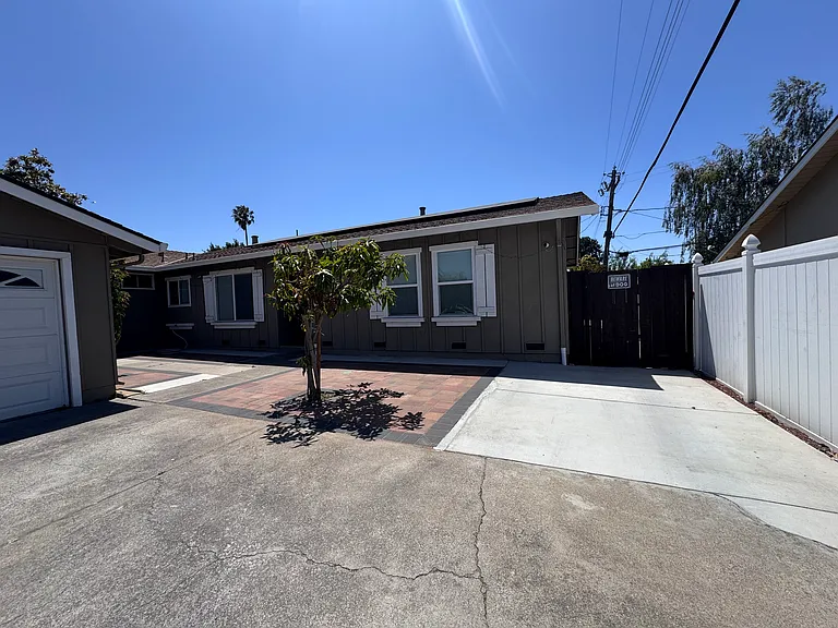 909 Henderson Ave — Photo 12