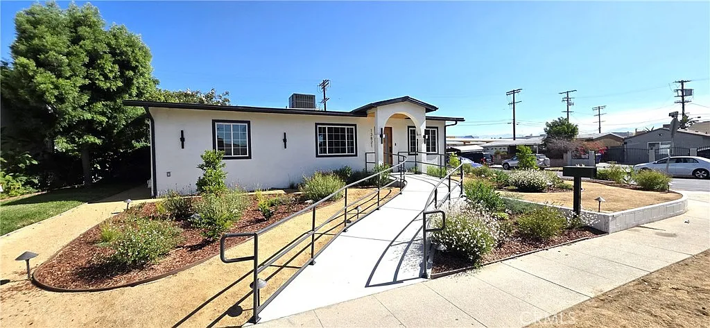 5 bed, 1667 sqft, $9,000 — Photo 3