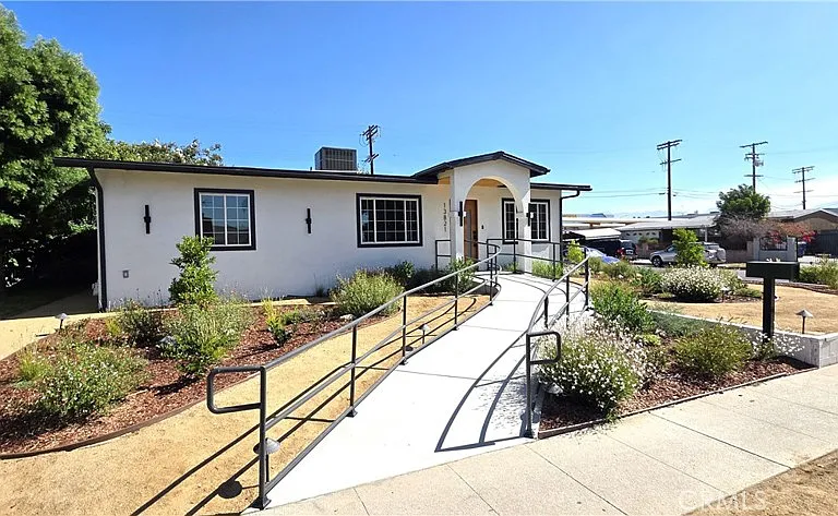 13821 Burton St — Photo 3