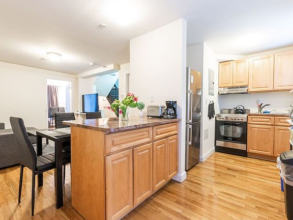3rd image of 101 W 10th St