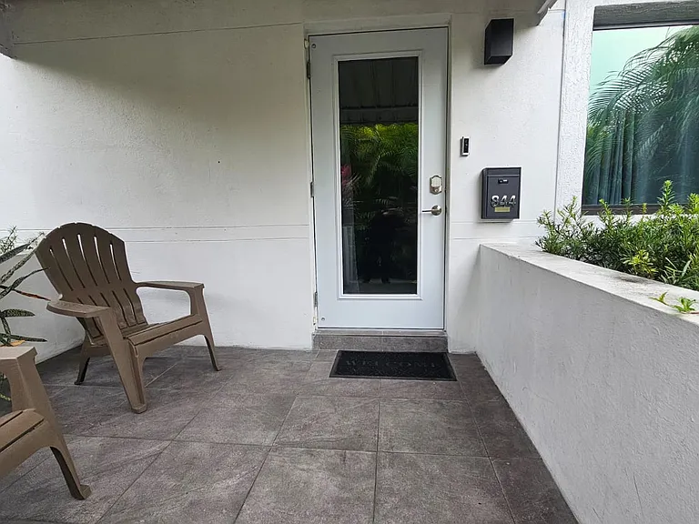 844 SW 13th Ct — Photo 6