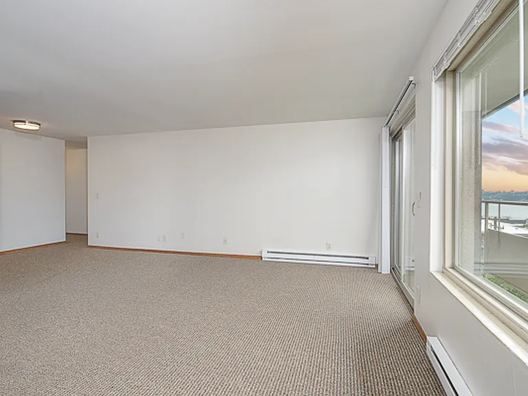 Aloha House Apartments — Photo 22