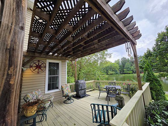 Large sitting area with beautiful views