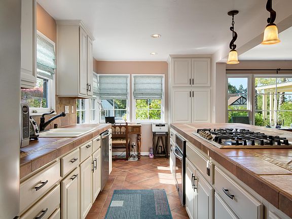 4th image of 3126 Calle Mariposa