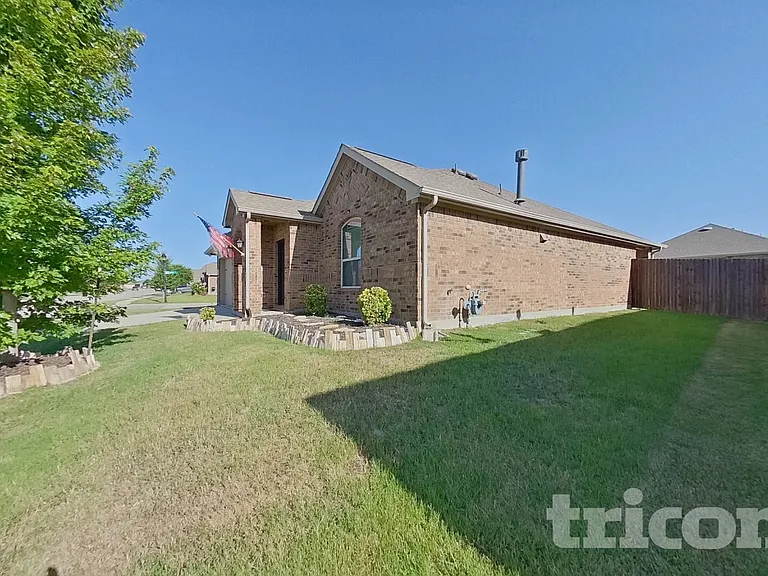 1214 Crescent View Dr — Photo 17