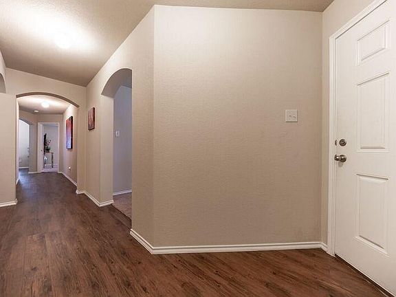 3rd image of 2893 Castlebend Dr